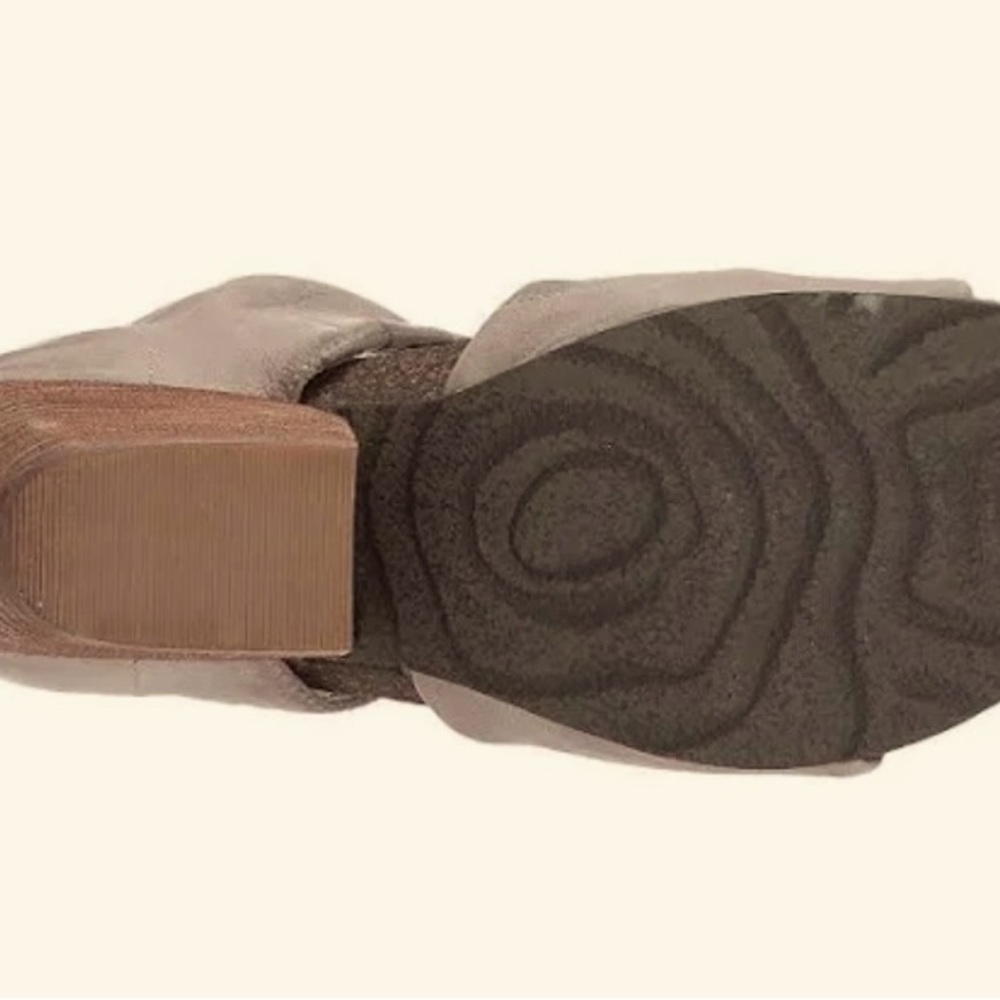 OTBT shoes NWOT. Made for comfort. Leather, well made. Good traction - Picture 6 of 13